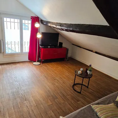 Le Petit Attique De Apartament